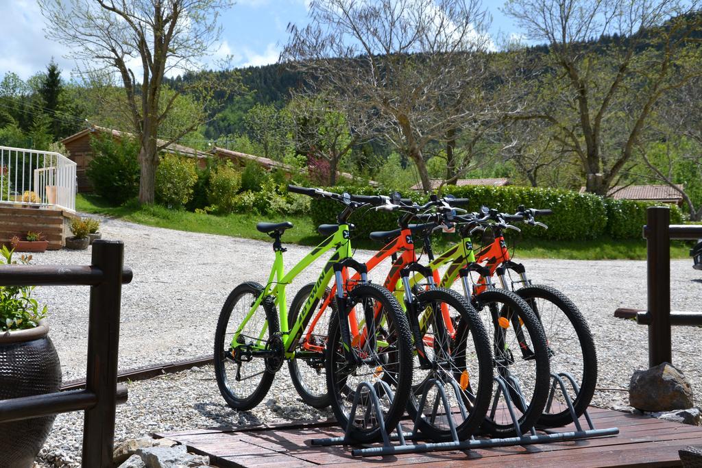 Camping La Mare Aux Fees Roquefeuil Exterior foto