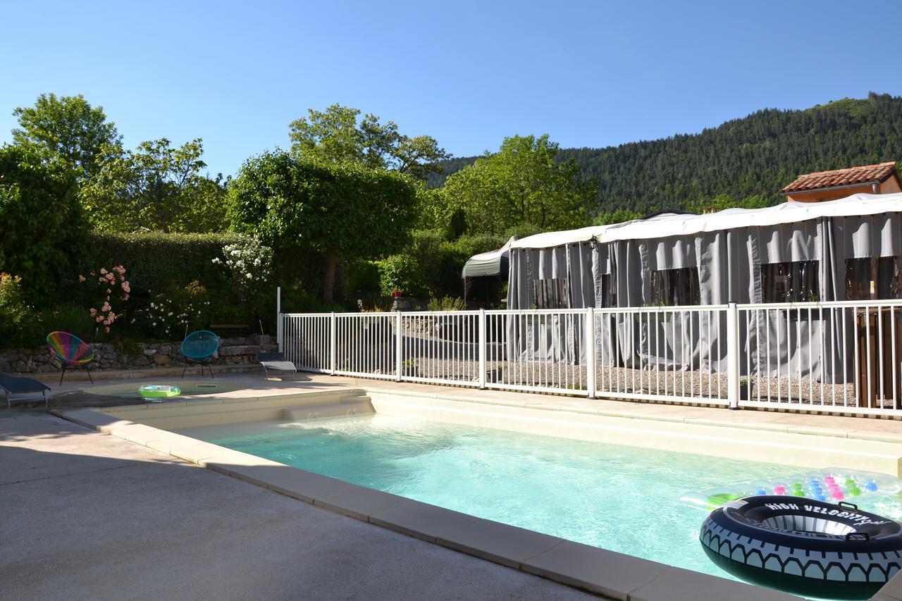 Camping La Mare Aux Fees Roquefeuil Exterior foto